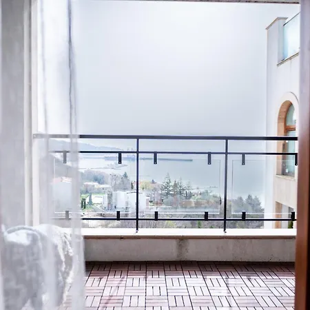 Apartment Queen's Garden