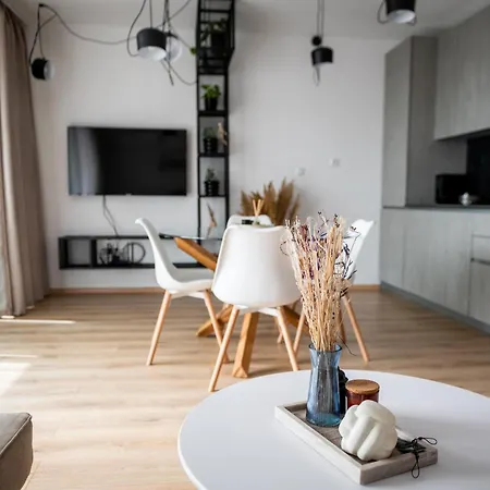 Queen's Garden Apartment *