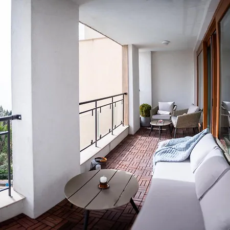 Queen's Garden Apartment *