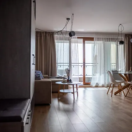 Queen's Garden Apartment