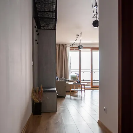 Queen's Garden Apartment