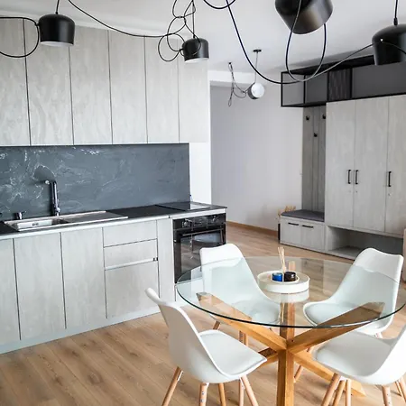 Queen's Garden Apartment *