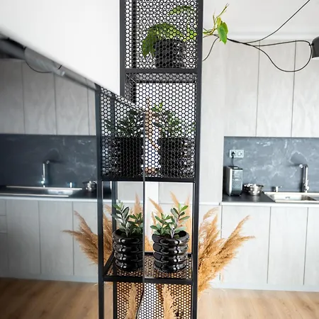 Queen's Garden Apartment