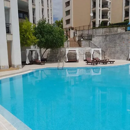 Queen's Garden Apartment *