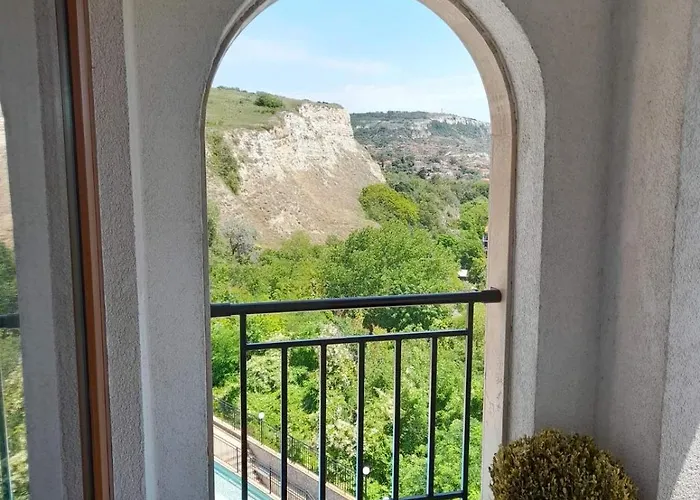 Queen's Garden בלצ'יק